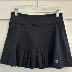 Dona Jo black skort size 2